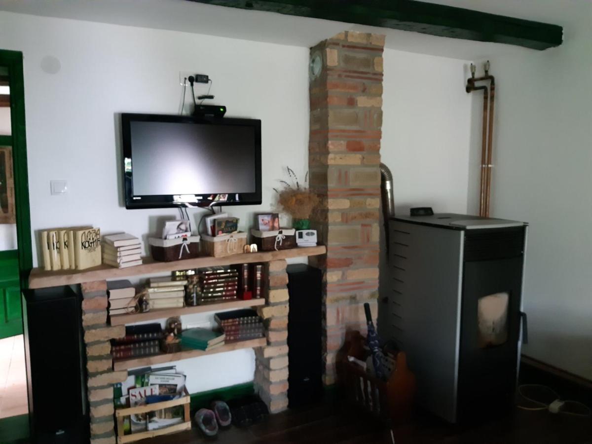 Ilkicev Kucerak Apartman Vrdnik Exterior foto